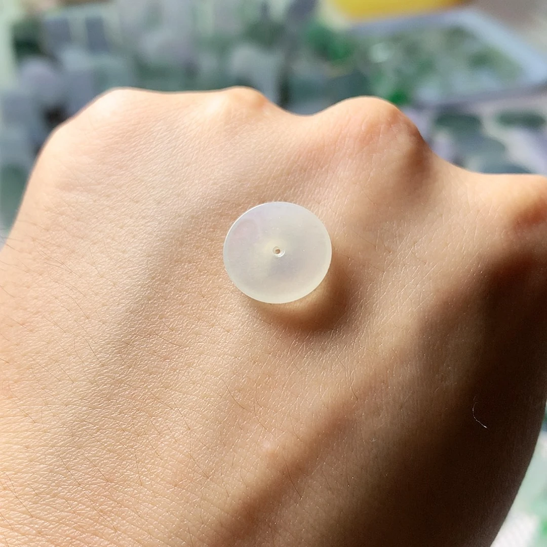 翡翠未镶嵌颈饰平安扣