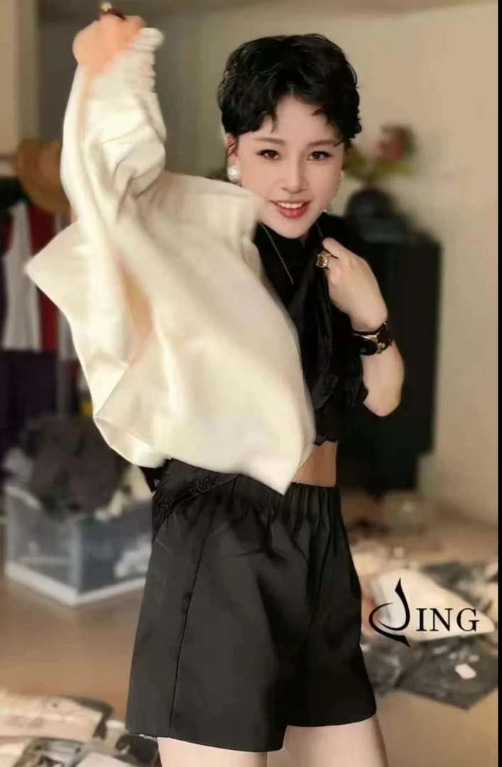 《W高定短裤》72659时尚纯色短裤休闲百搭宽松夏简约修身短裤