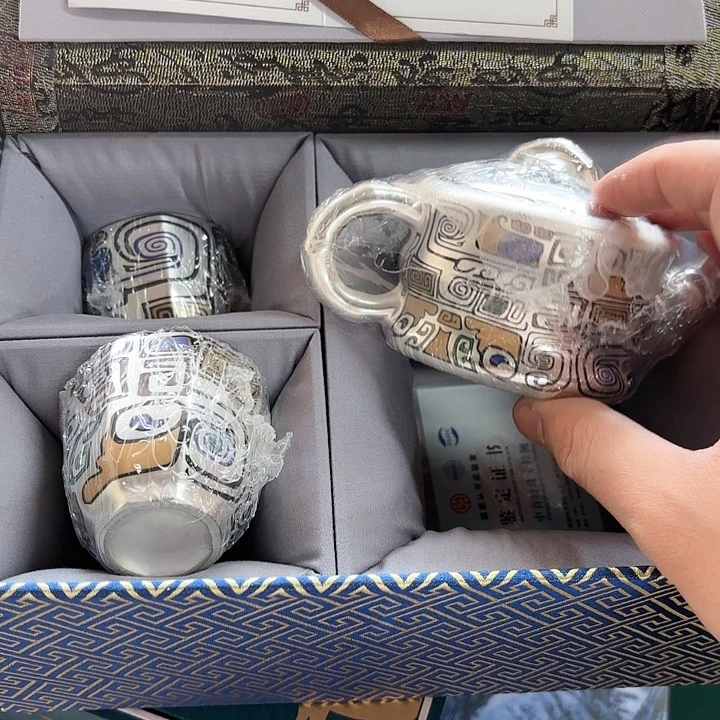 孤品茶具套装等。