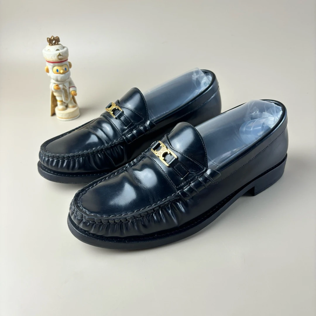 99新 Celine/思琳 黑金锁扣漆皮乐福鞋 37码 YLP3241