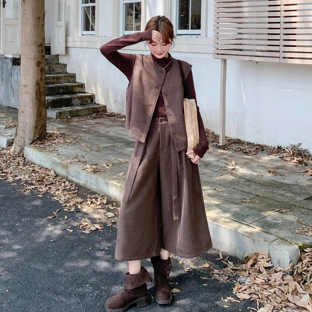 美拉德套装女2025秋季新款咖色马甲九分阔腿裤高领打底衫三件套