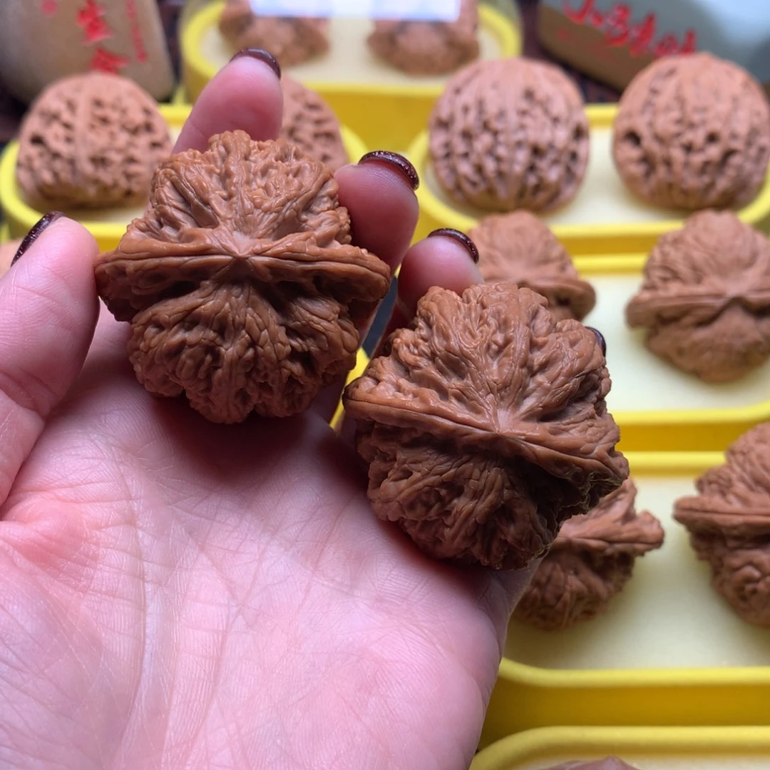 文玩核桃吊坠呜**玩全品大粗筋