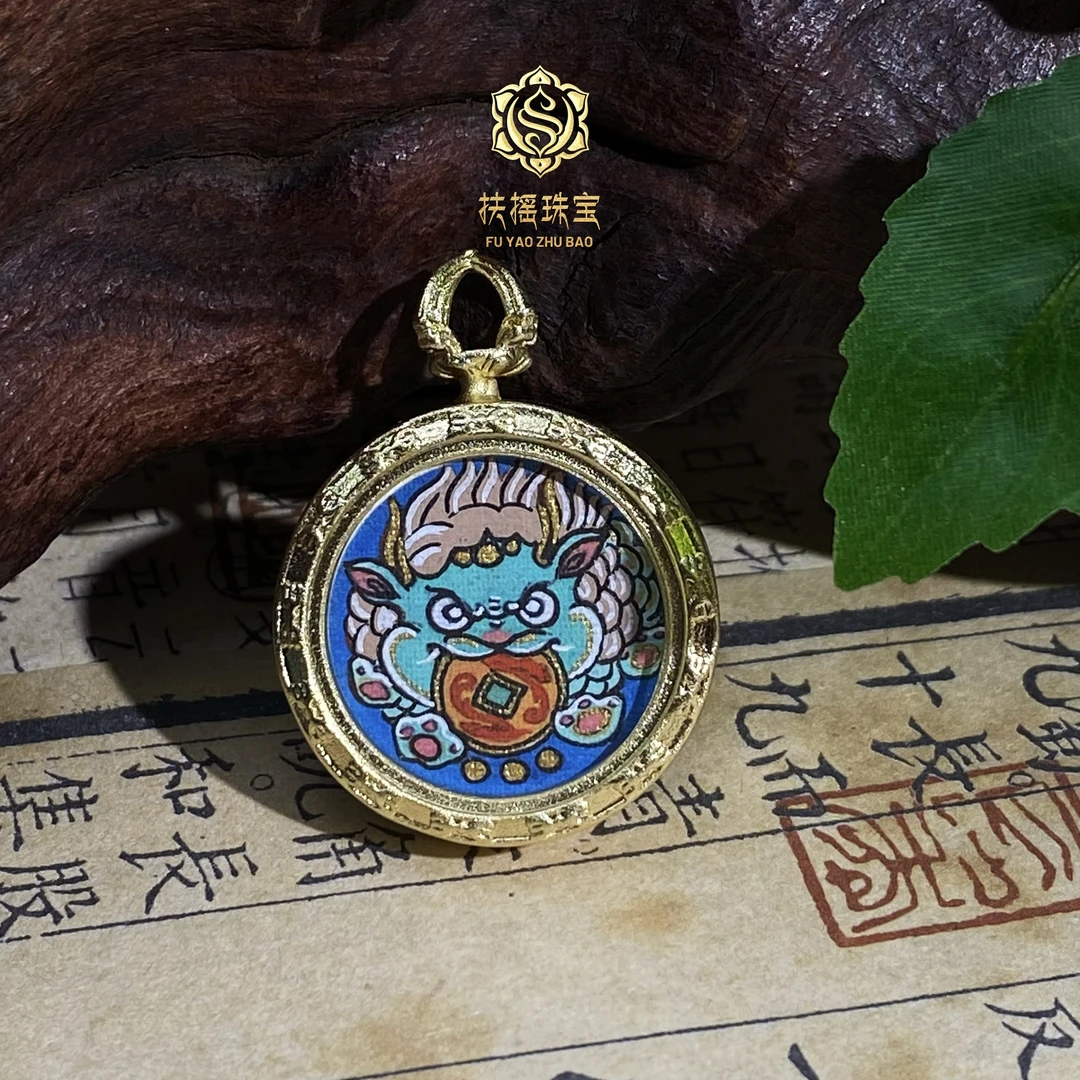 非金属珐琅吊坠 扶摇臻选|吞CC小圆牌卡卡吊坠2602