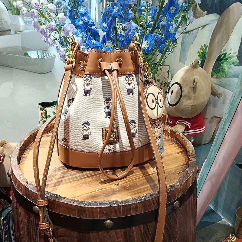 奶油熊原创正品新款水桶包包2025休闲熊挂件百搭单肩斜挎小包包潮