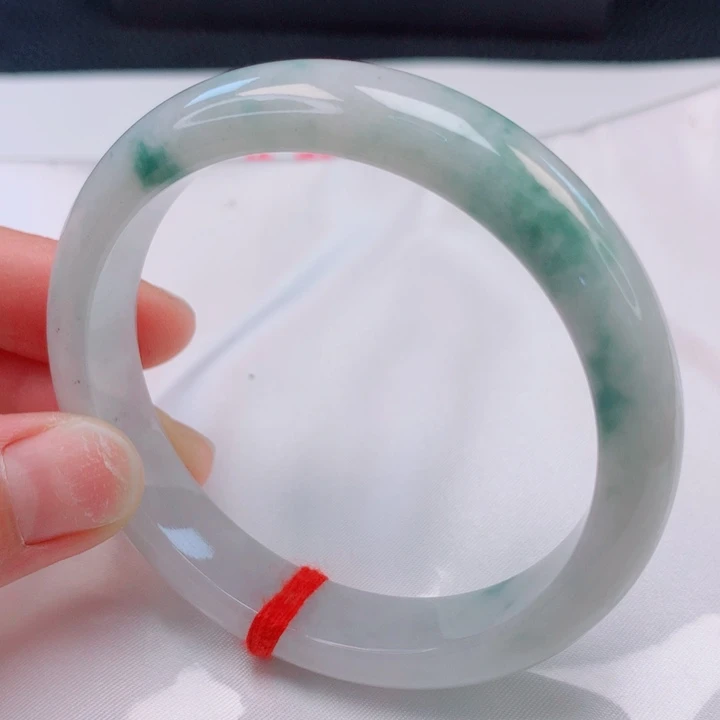 翡翠手镯未镶嵌58圈口