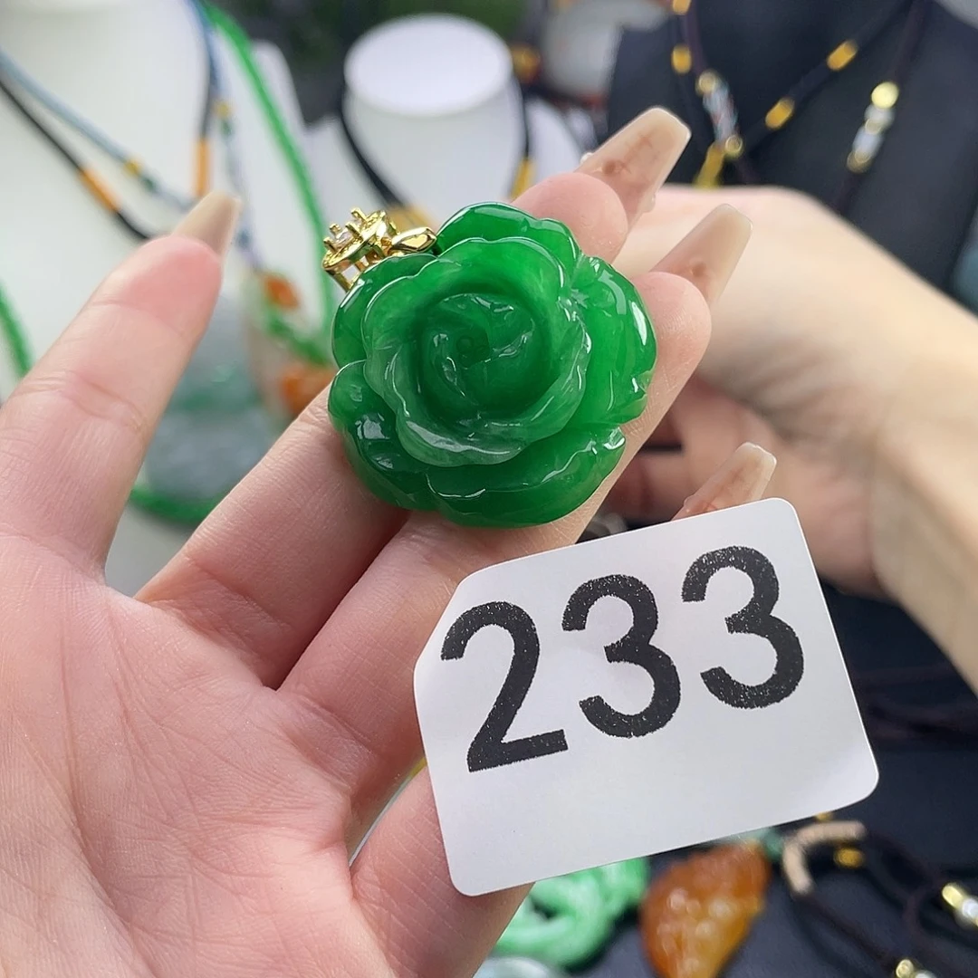 翡翠未镶嵌吊坠(赠链)