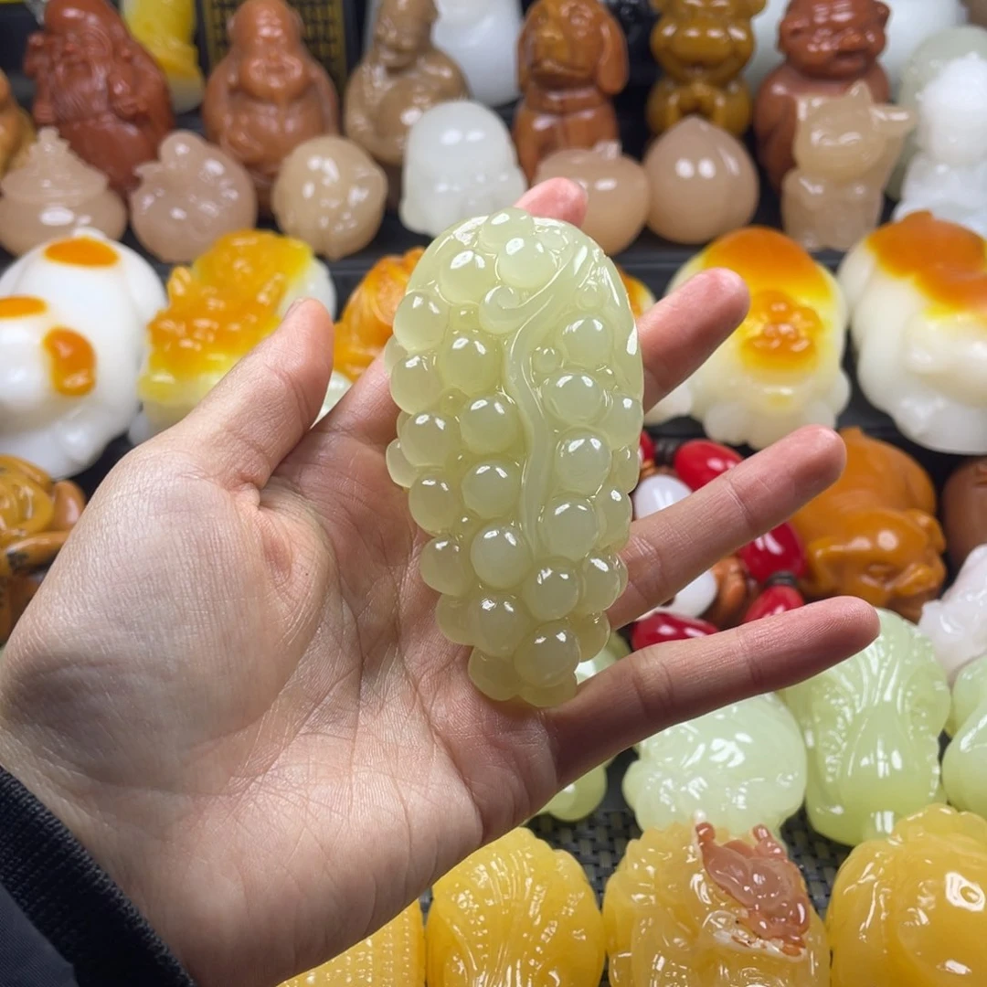 玉石雕刻把件 葡萄