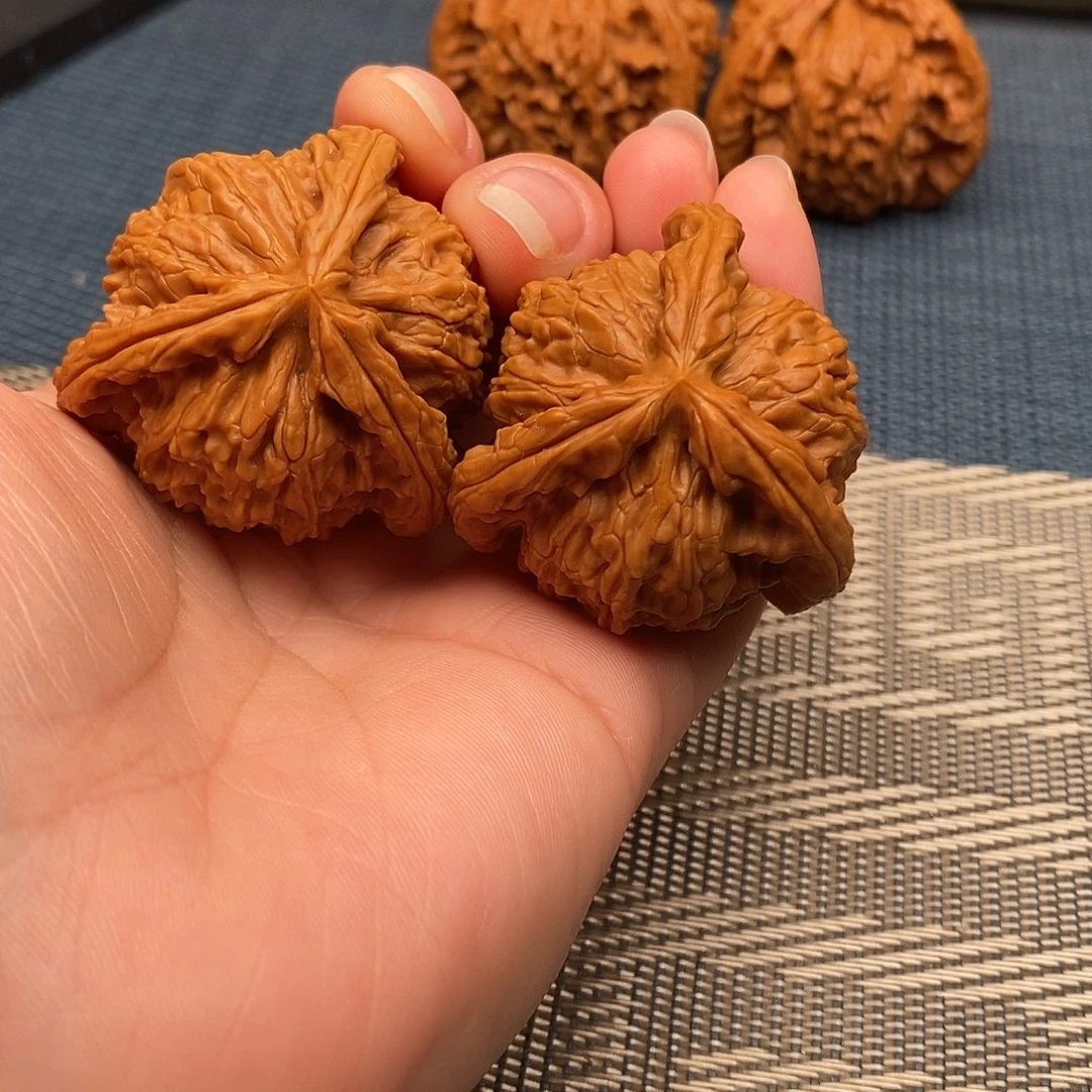 糊***仙吊坠文玩核桃三棱