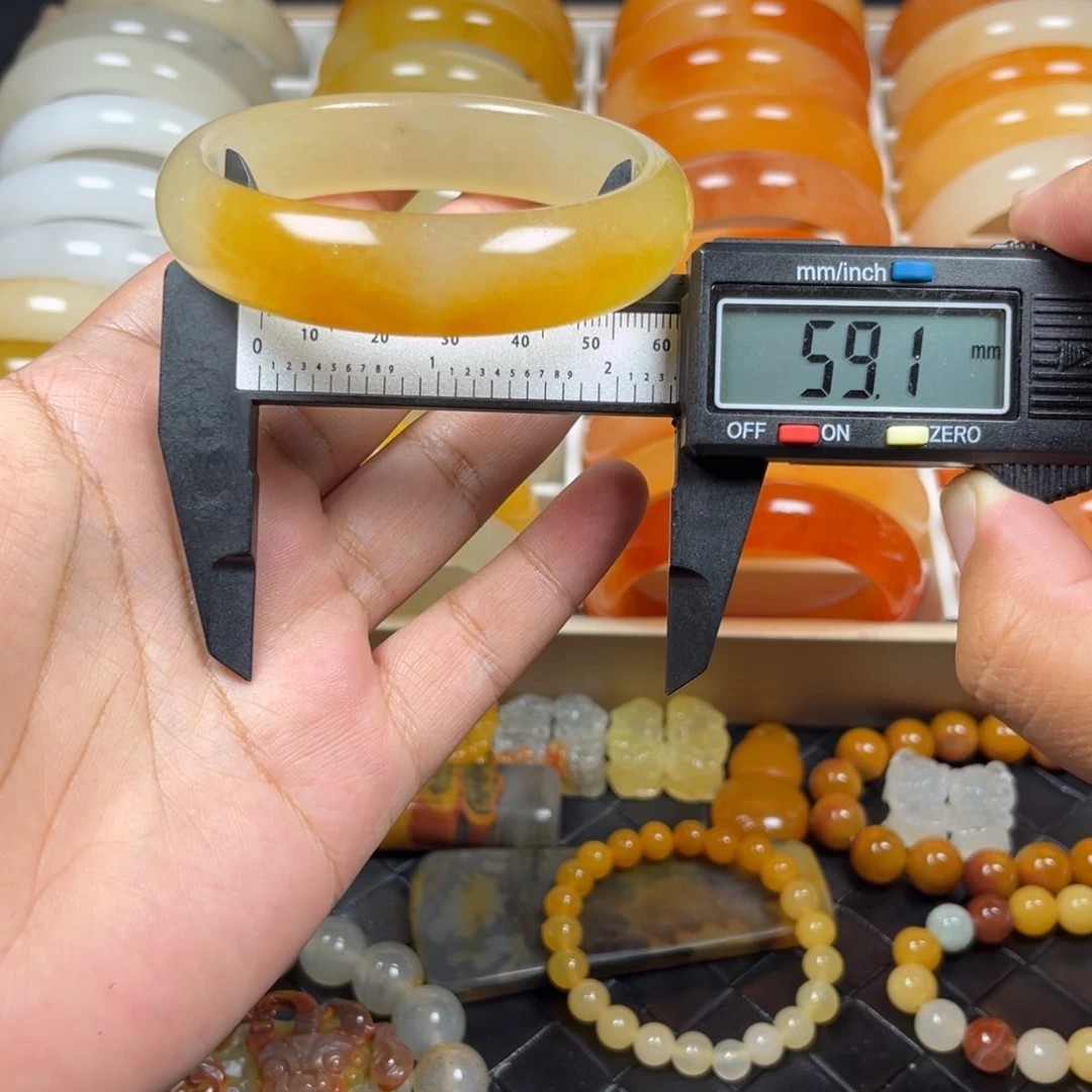 石英质玉（黄龙玉）未镶嵌手镯