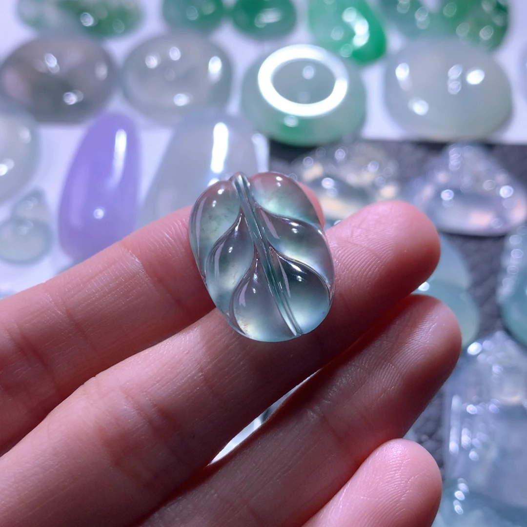 翡翠未镶嵌颈饰叶子