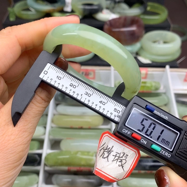 蛇纹石玉未镶嵌手镯880