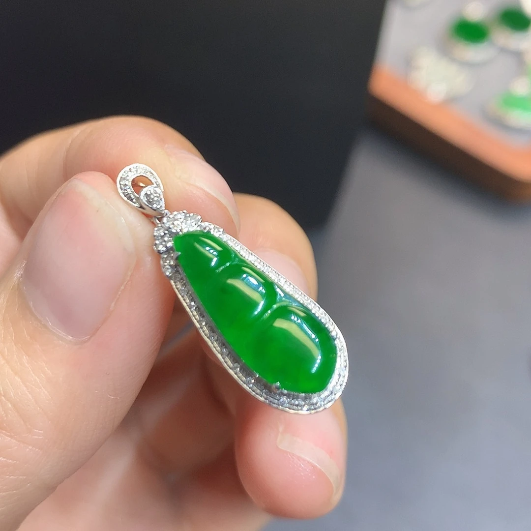 翡翠吊坠(不含链)18K金镶嵌