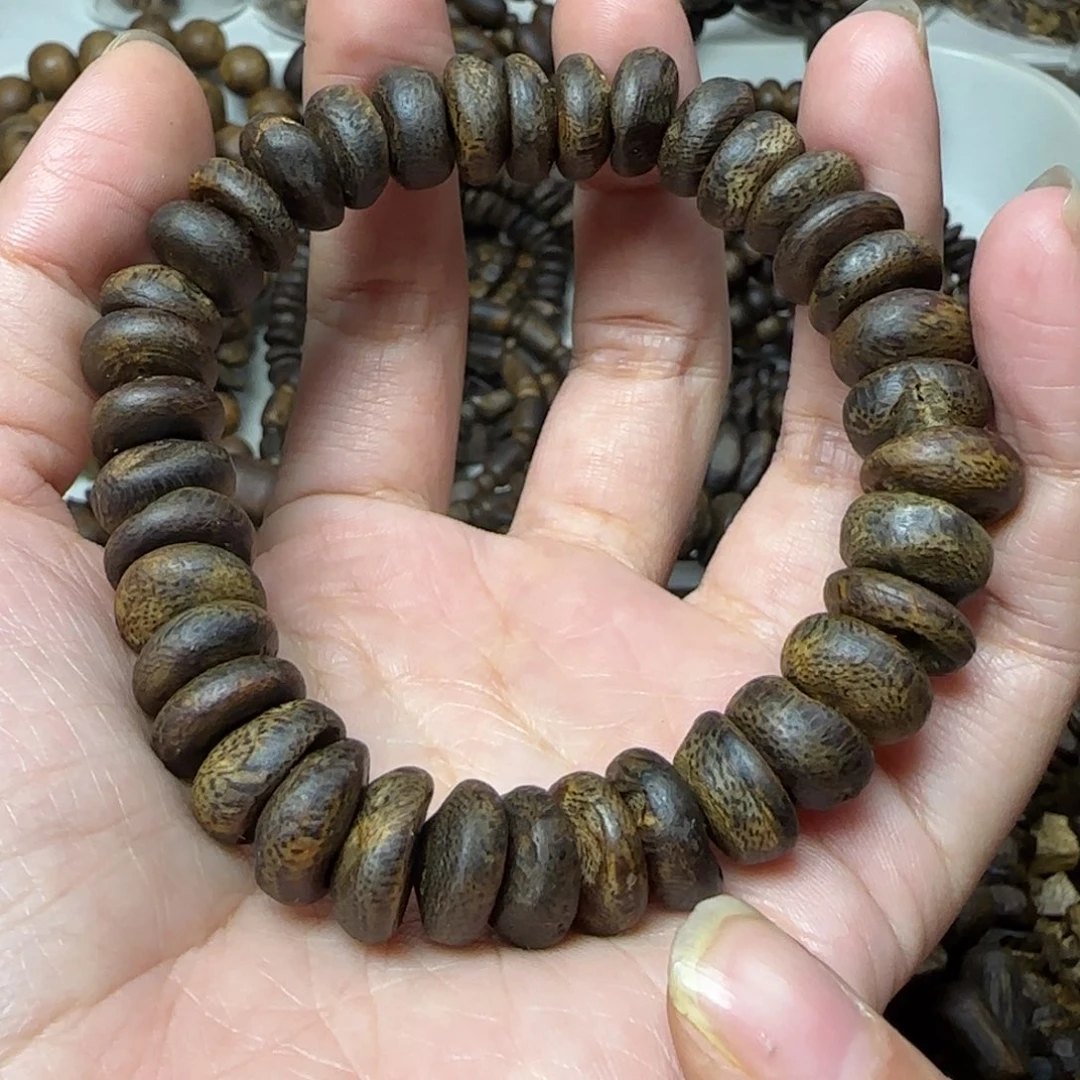 羊***咚沉香手串单圈沉水树丁乌身17.8克