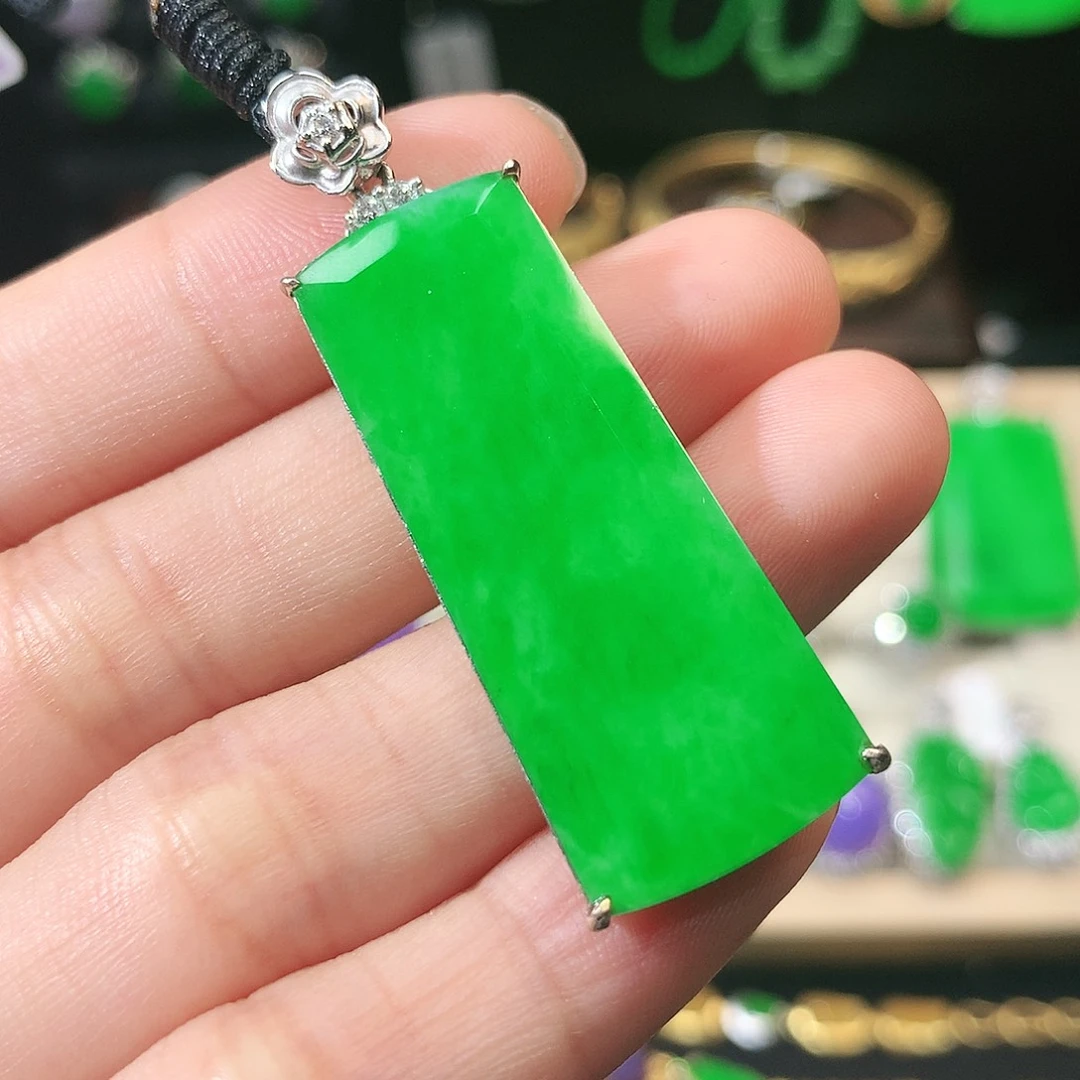 吊坠(不含链)18K金镶嵌翡翠