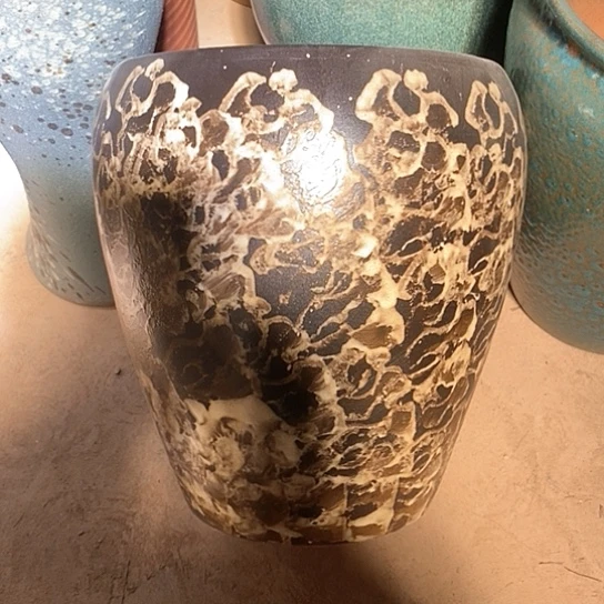 紫砂花盆口25高度30黑花