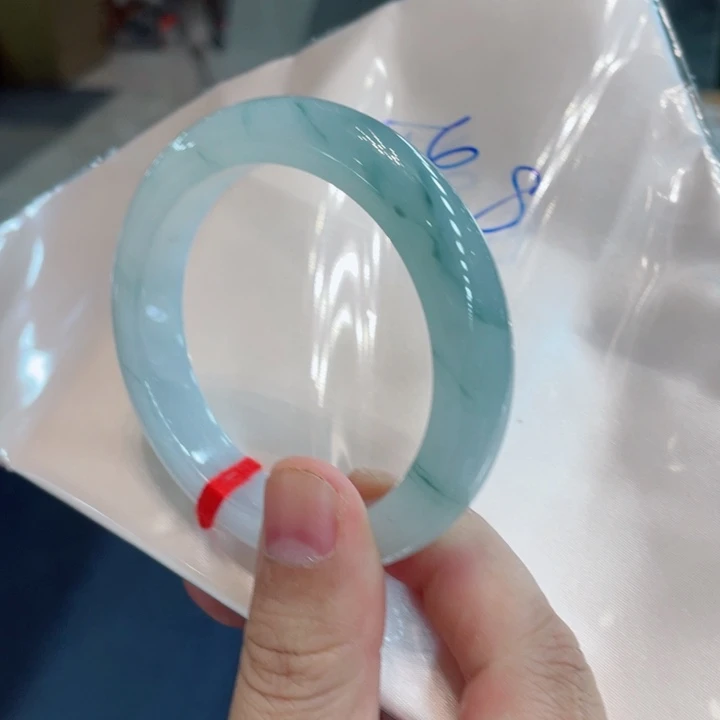 翡翠手镯未镶嵌手镯
