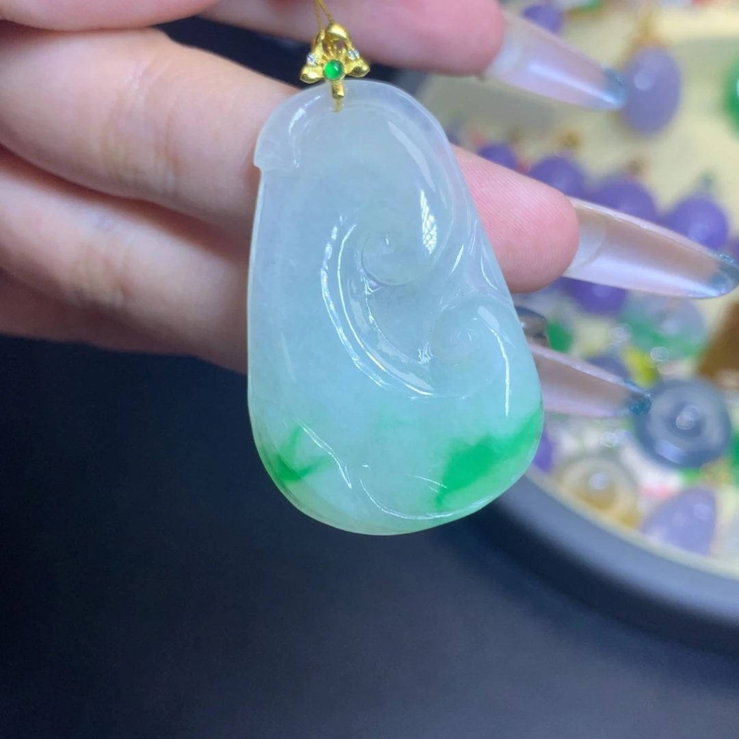 翡翠18K金镶嵌颈饰