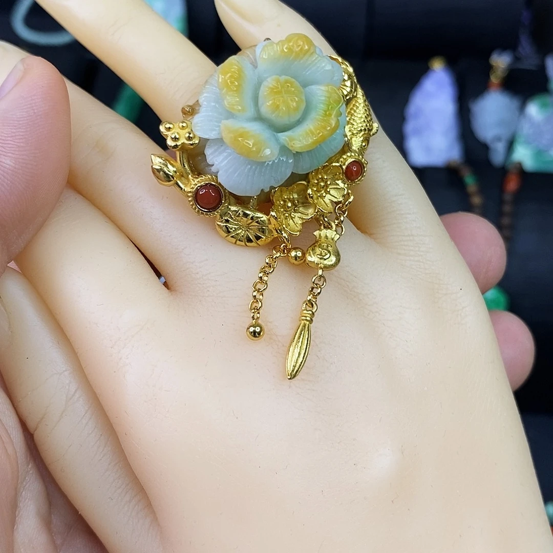 颈饰未镶嵌翡翠戒指