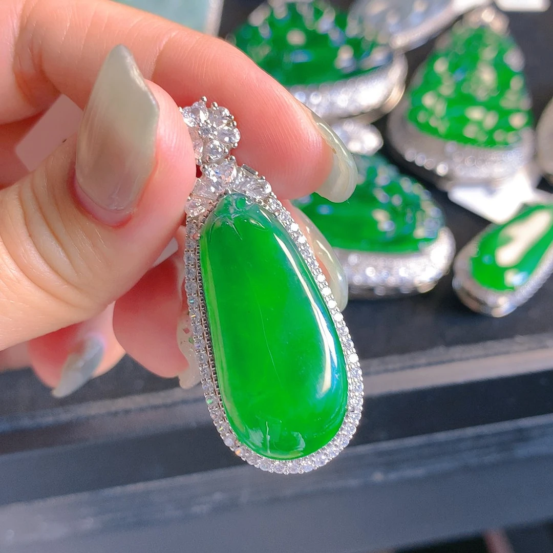 翡翠颈饰银S925镶嵌翡翠