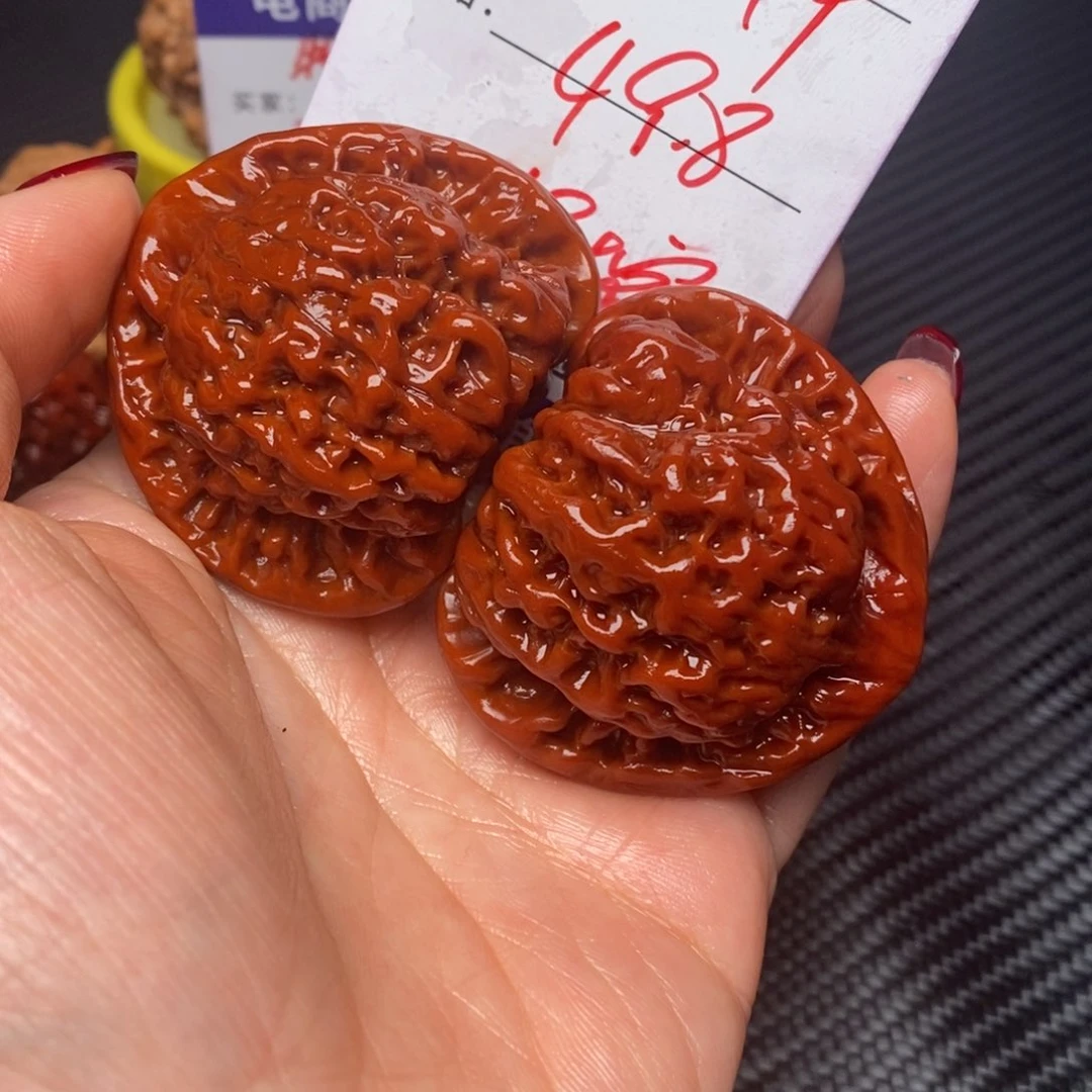 人**年文玩核桃大官帽核桃