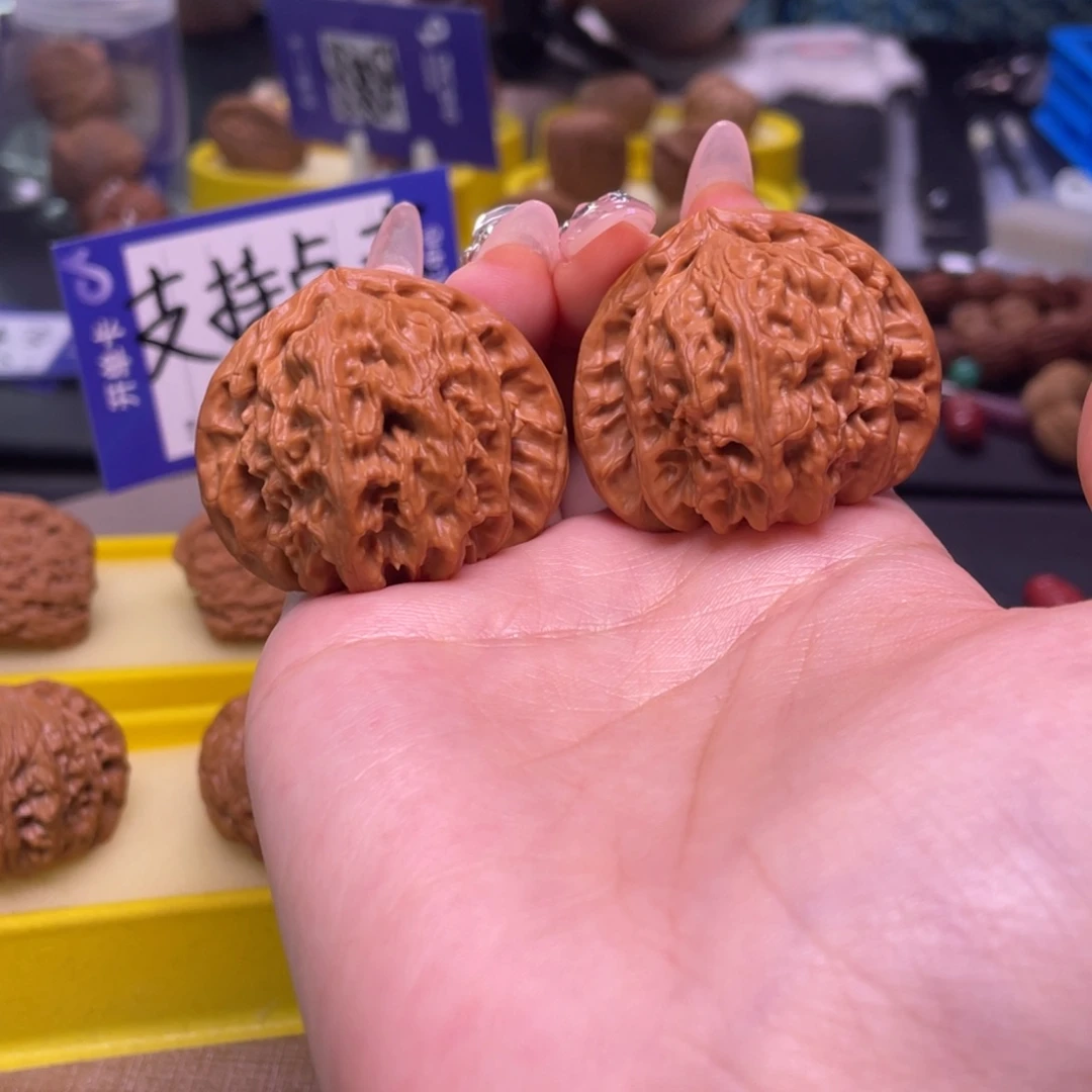 文玩核桃吊坠三角白43