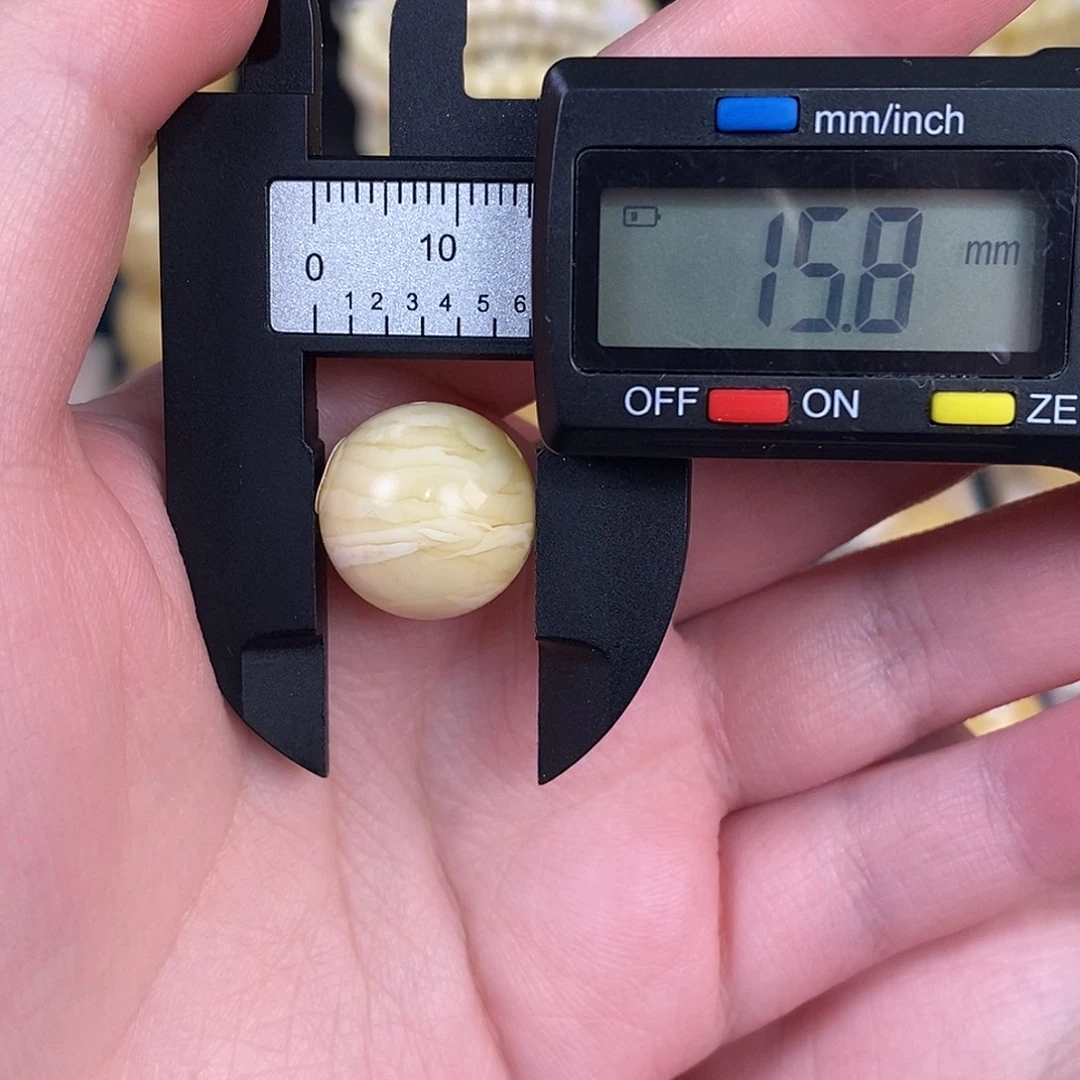 蜜蜡未镶嵌珠宝奇石