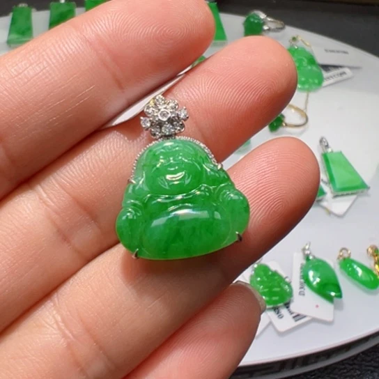 颈饰18K金镶嵌翡翠