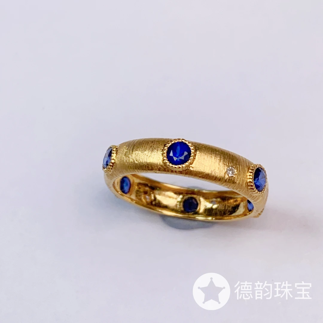 18K金镶嵌蓝宝石戒指