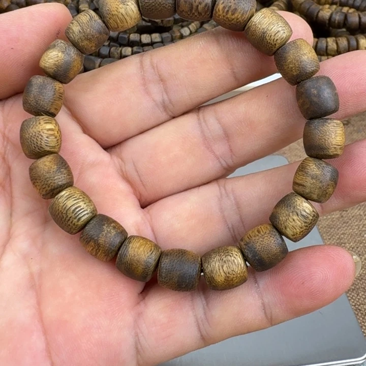 手串沉香理****）乌身手串7克