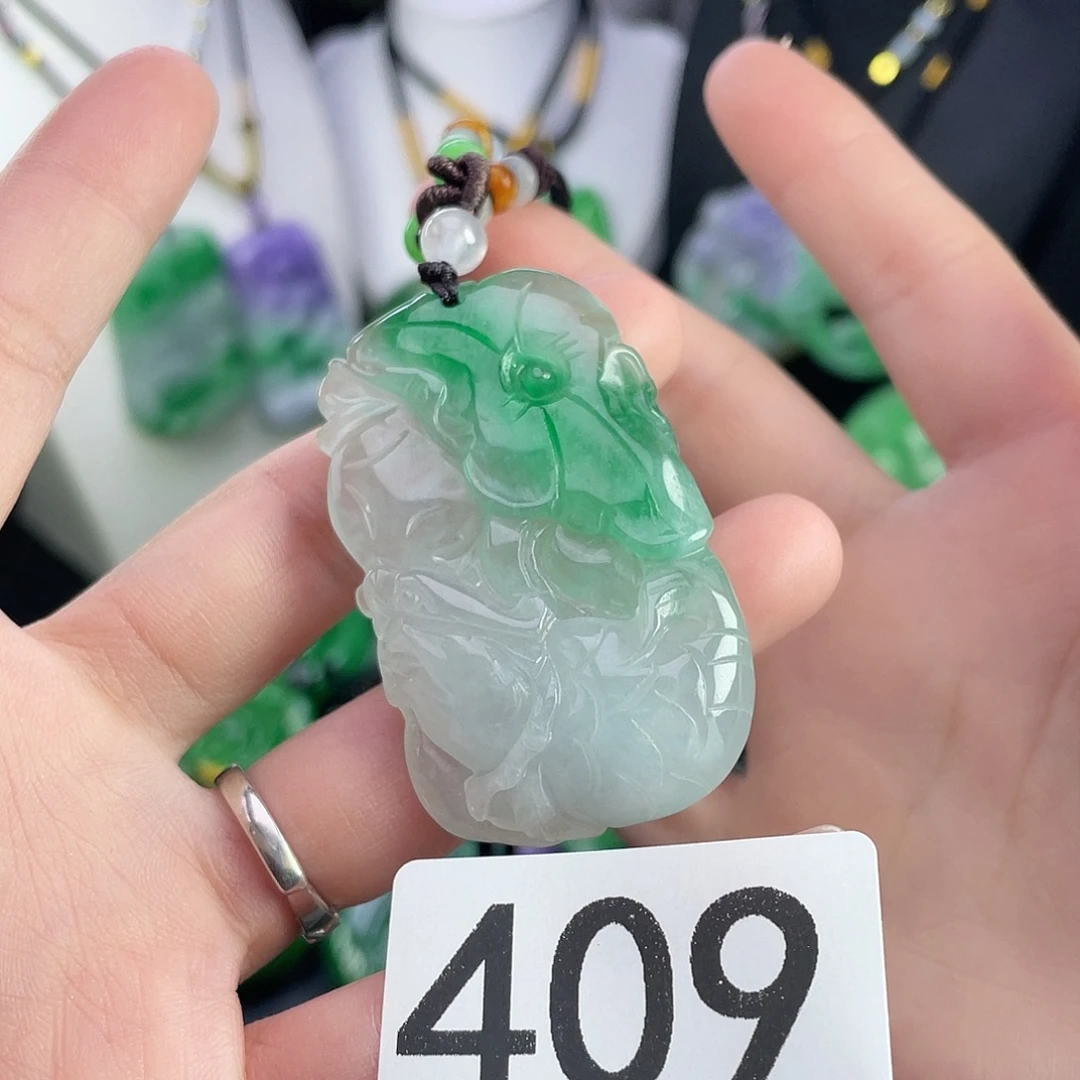 翡翠未镶嵌吊坠(赠链)