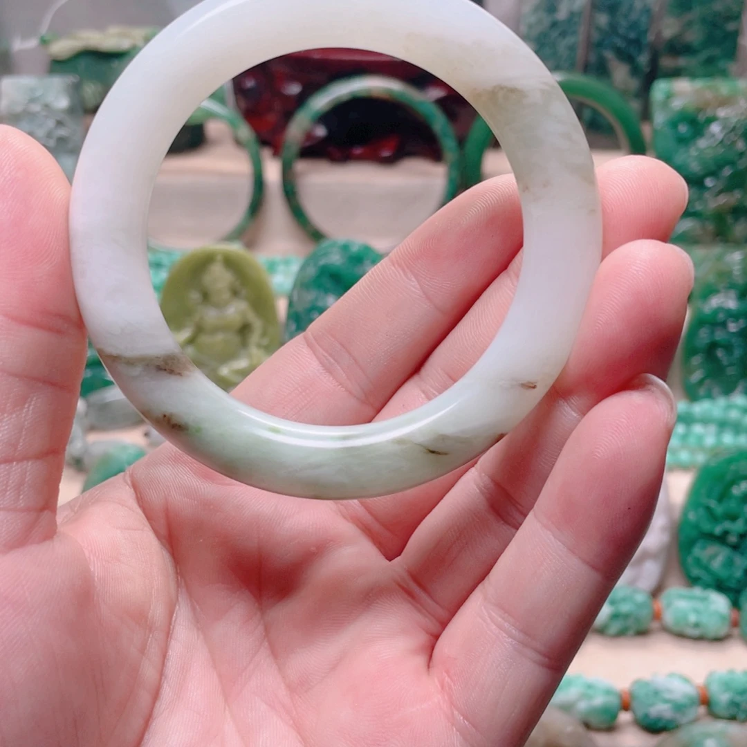 独山玉未镶嵌手镯