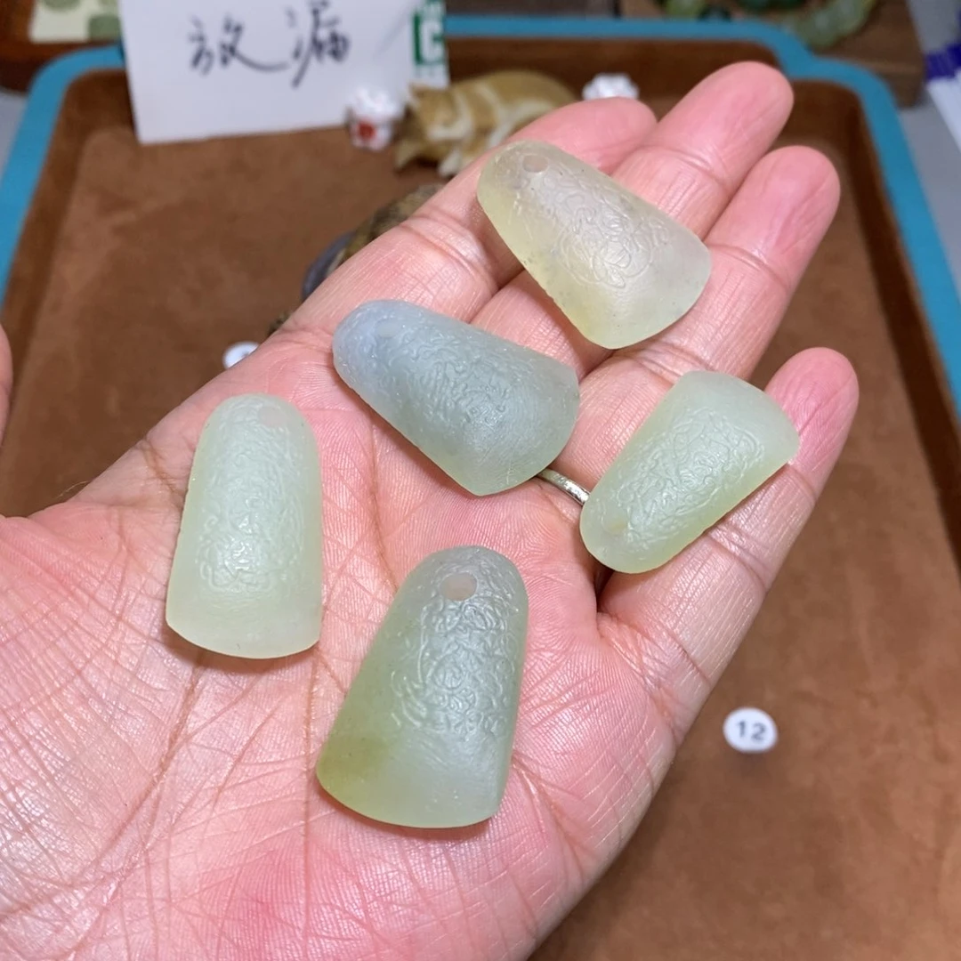 蛇纹石玉颈饰未镶嵌多样性发货，只发其中一个