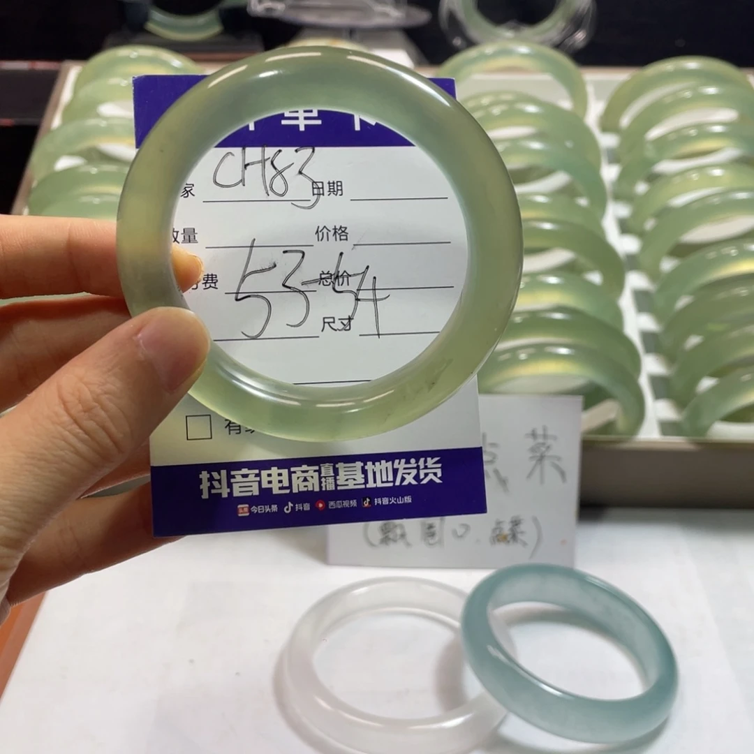 蛇纹石玉未镶嵌手镯羊**了