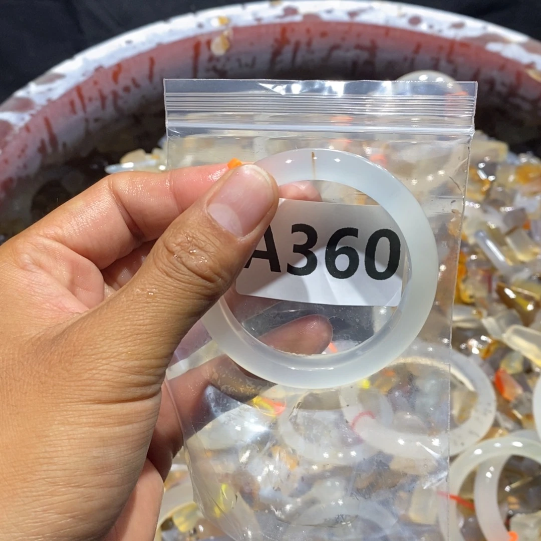 莊***张玛瑙/玉髓未镶嵌手镯