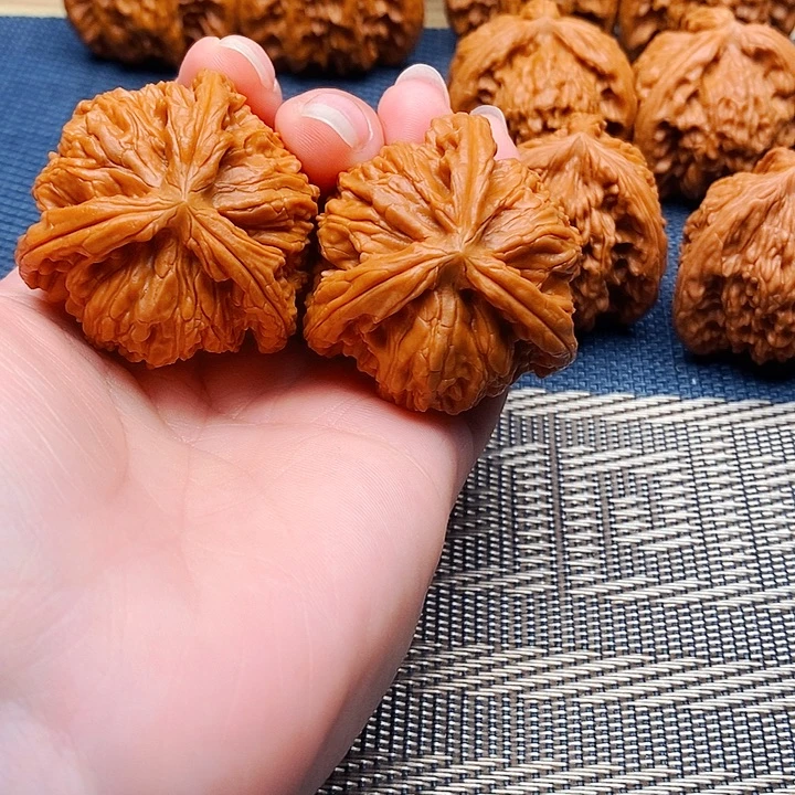 *****文玩核桃吊坠三棱