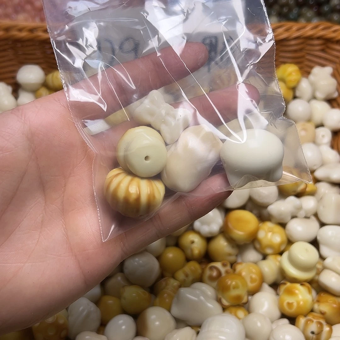 白玉菩提吊坠芝****?32的