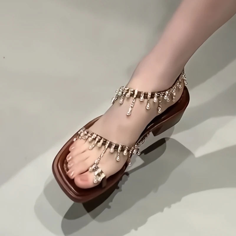 ~超纤版~波西米亚夹脚粗跟珍珠吊坠凉鞋女夏季方头金色水钻罗马鞋