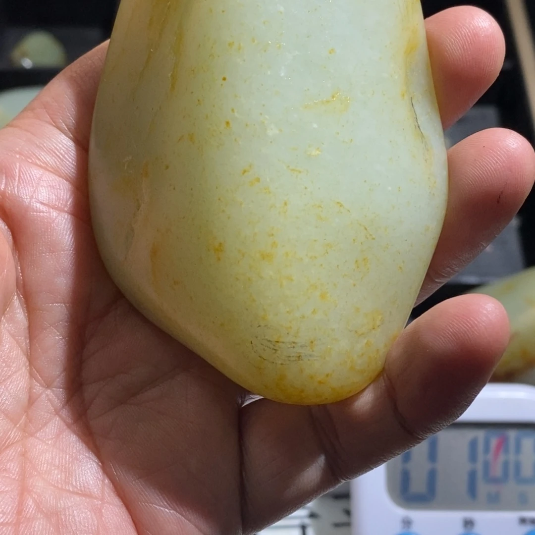 和田玉未镶嵌颈饰盛*