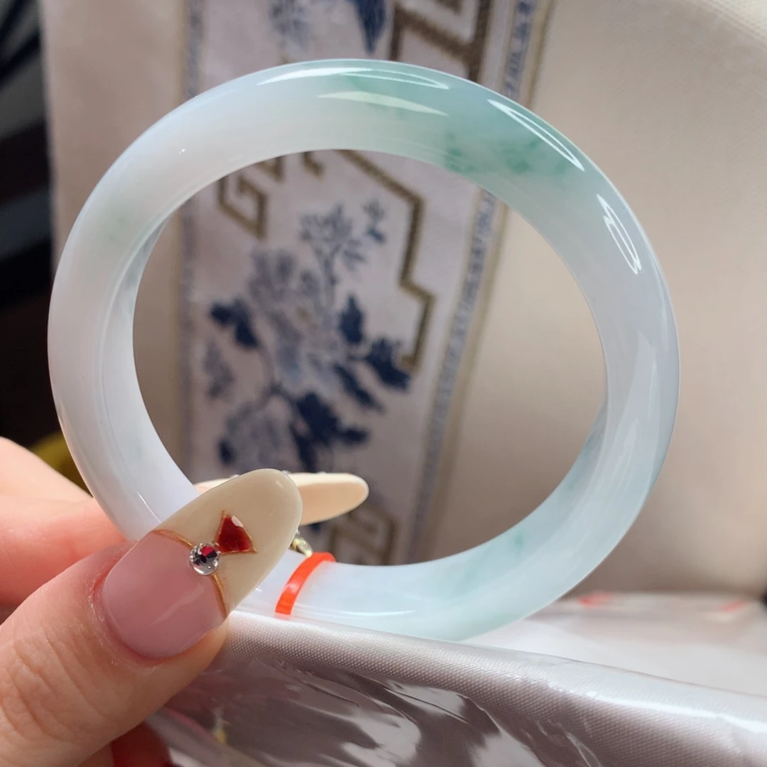 翡翠手镯未镶嵌53.3圈口