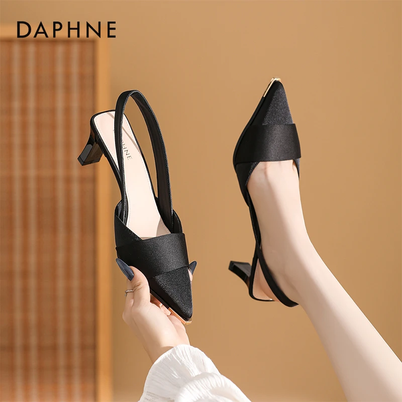 达芙妮包头凉鞋女2025新款夏季法式尖头黑色高跟鞋后空单鞋配裙子