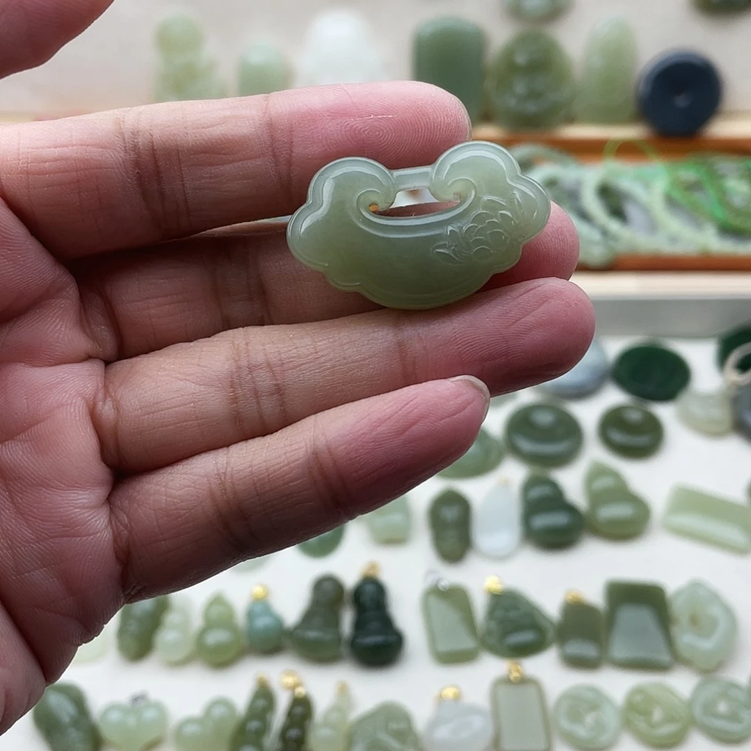 和田玉未镶嵌吊坠(不含链)