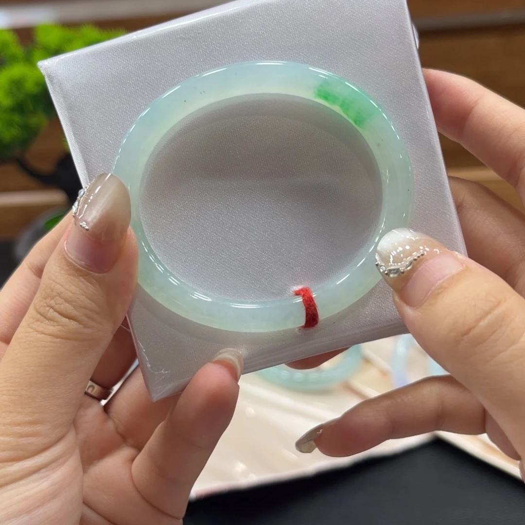 翡翠手镯未镶嵌52贵妃