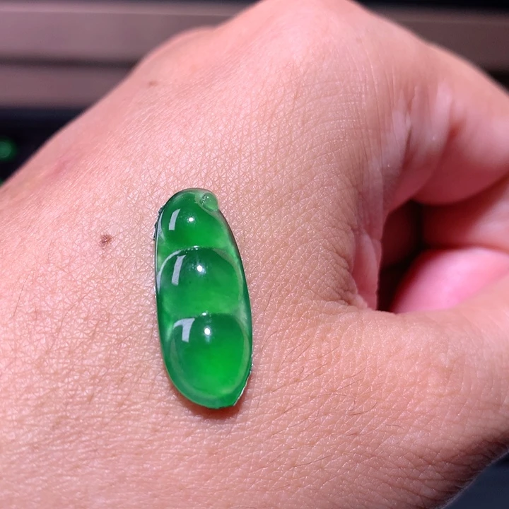 裸石翡翠辣绿福豆