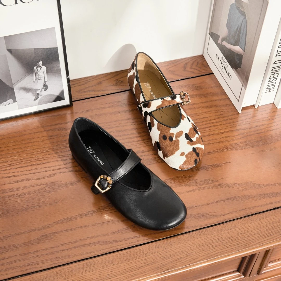 -2025新款法式浅口时尚艺术金扣百搭圆头软底女单鞋G1884