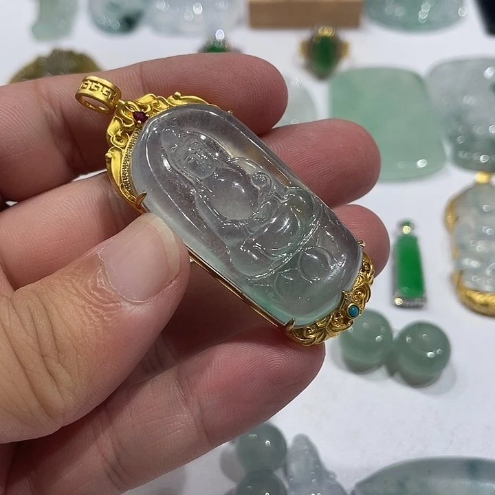 翡翠未镶嵌颈饰观音