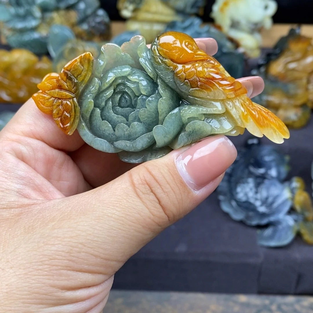 蛇纹石玉颈饰未镶嵌?