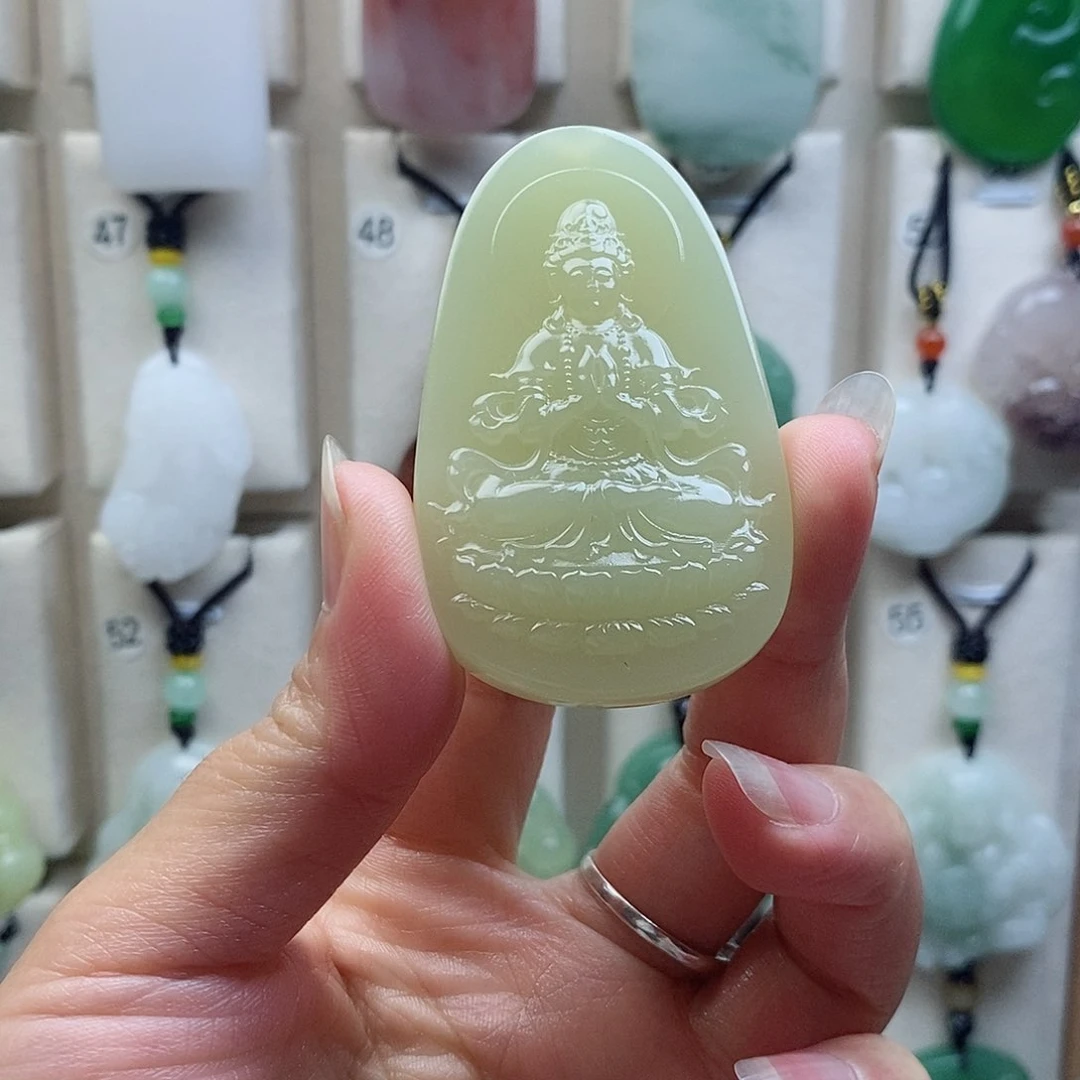 颈饰未镶嵌石英质玉