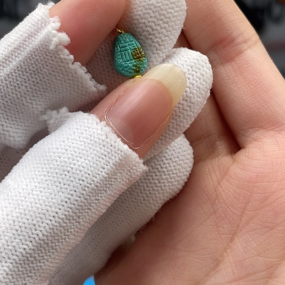 绿松石未镶嵌挂件