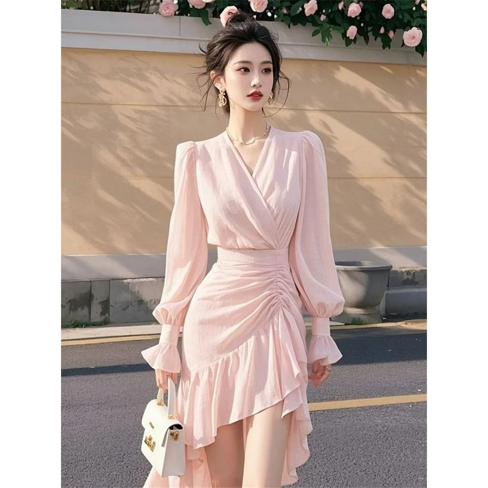 法式高级气质收腰V领长袖连衣裙2025春新款流行不规则荷叶边裙子