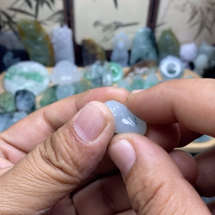 默***莎翡翠未镶嵌颈饰狐狸